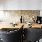 512 Апартаменти *